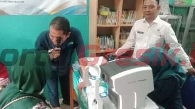 Pemdes Pongangan Gresik Gelar Bakti Sosial Pemeriksaan Mata Berhadiah Kacamata Gratis