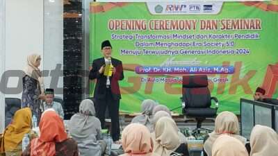 Seminar Pendidikan Guru dengan tema "Strategi Transformasi Mindset dan Karakter Pendidik dalam Menghadapi Era Society 5.0 Menuju Terwujudnya Generasi Indonesia Emas 2045.