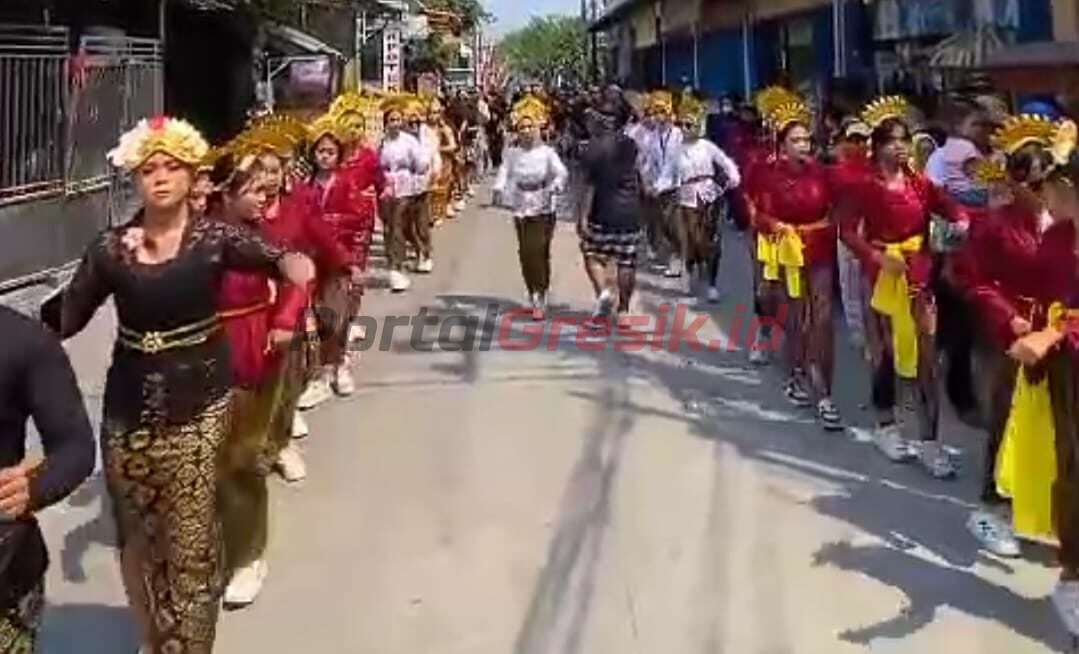 Pemdes Gempolkurung bersama Ratusan Warga Ngablak Rejo Jalan Sehat Kemerdekaan Rayakan HUT RI ke- 79