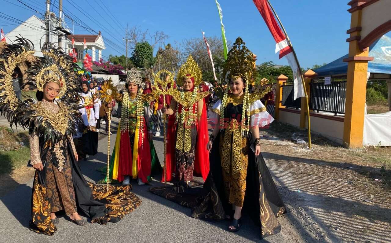 Penampilan busana Karnaval dan Jalan Sehat Desa Ngawen Kecamatan Sidayu, Minggu (25/8/2024).