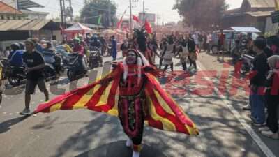 Karnaval dalam memeriahkan HUT ke-79 kemerdekaan Republik Indonesia (RI), yang digelar Dusun Wates, Desa Cangkir, Kecamatan Driyorejo, Gresik