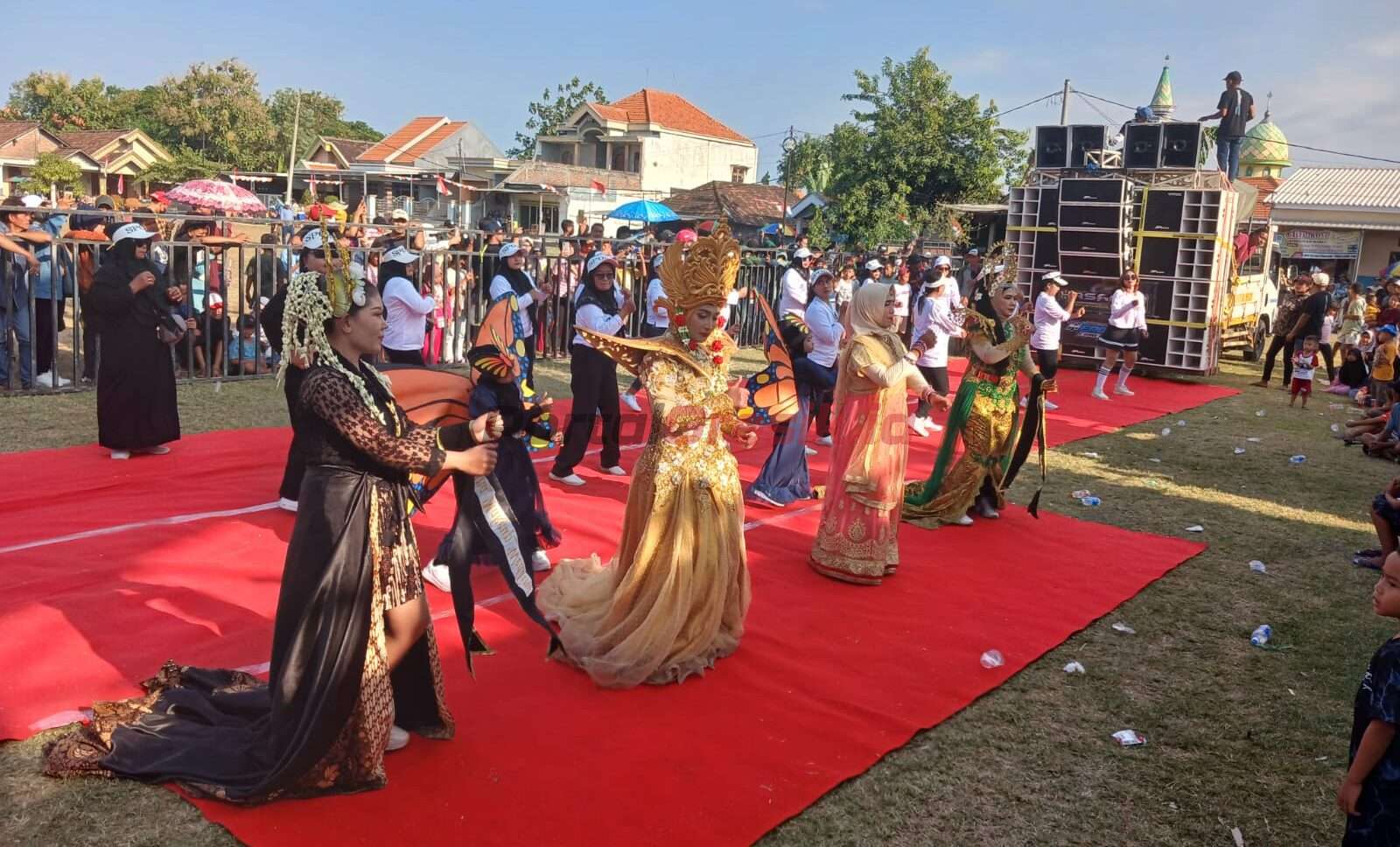 Kirab budaya yang juga sekaligus gelaran sound horeg (perangkat sound system penunjang rombongan saat melakoni karnaval), kembali digelar di Desa/Kecamatan Menganti, Gresik.