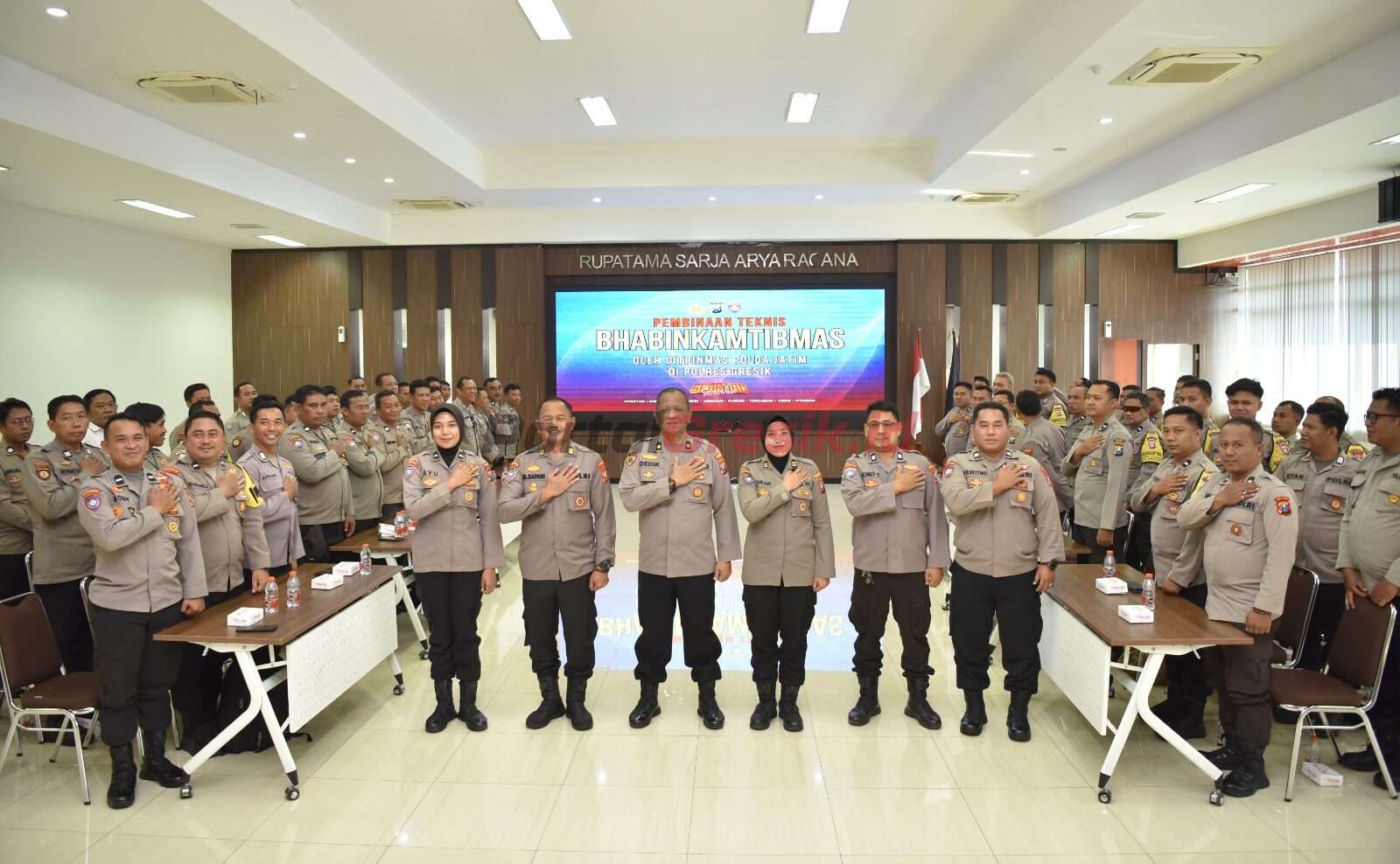 - Polres Gresik saat menggelar Safari Binteknis Bhabinkamtibmas