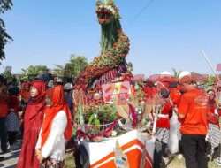 Hasil Panen Melimpah, Pemdes Padeg di Gresik Bersama Masyarakat Gelar Sedekah Bumi Wujud Rasa Syukur