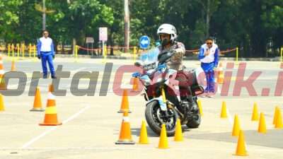 Pelatihan Safety Riding yang intensif Polres Gresik di Halaman Depan Gedung Serbaguna Tri Dharma Petrokimia Gresik, Senin (02/09/2024)