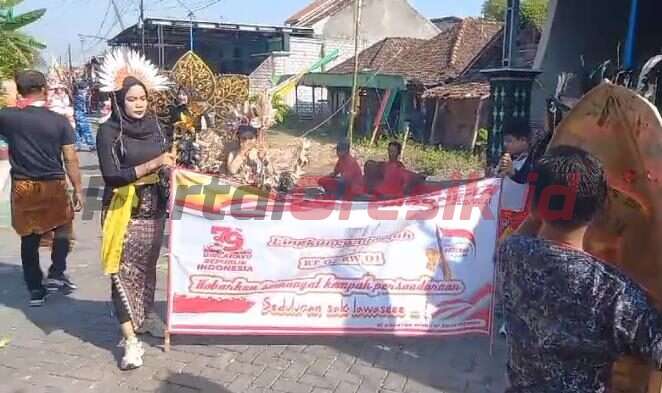 Jalan sehat dalam rangka memperingati HUT Kemerdekaan RI ke-79 yang diselenggarakan oleh Pemerintah Desa (Pemdes) Lengkong, Minggu (1/9/2024).