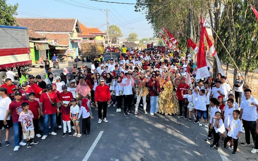 Jalan sehat Pemerintah Desa Belahanrejo Kecamatan Kedamean, Kabupaten Gresik, Jawa Timur memeriahkan Hari Ulang Tahun (HUT) ke 79 Kemerdekaan Republik Indonesia