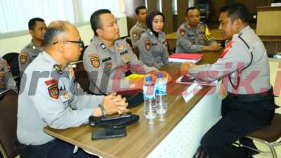 Ditsamapta Polda Jatim saat menggelar supervisi fungsi Samapta di Mapolres Gresik.