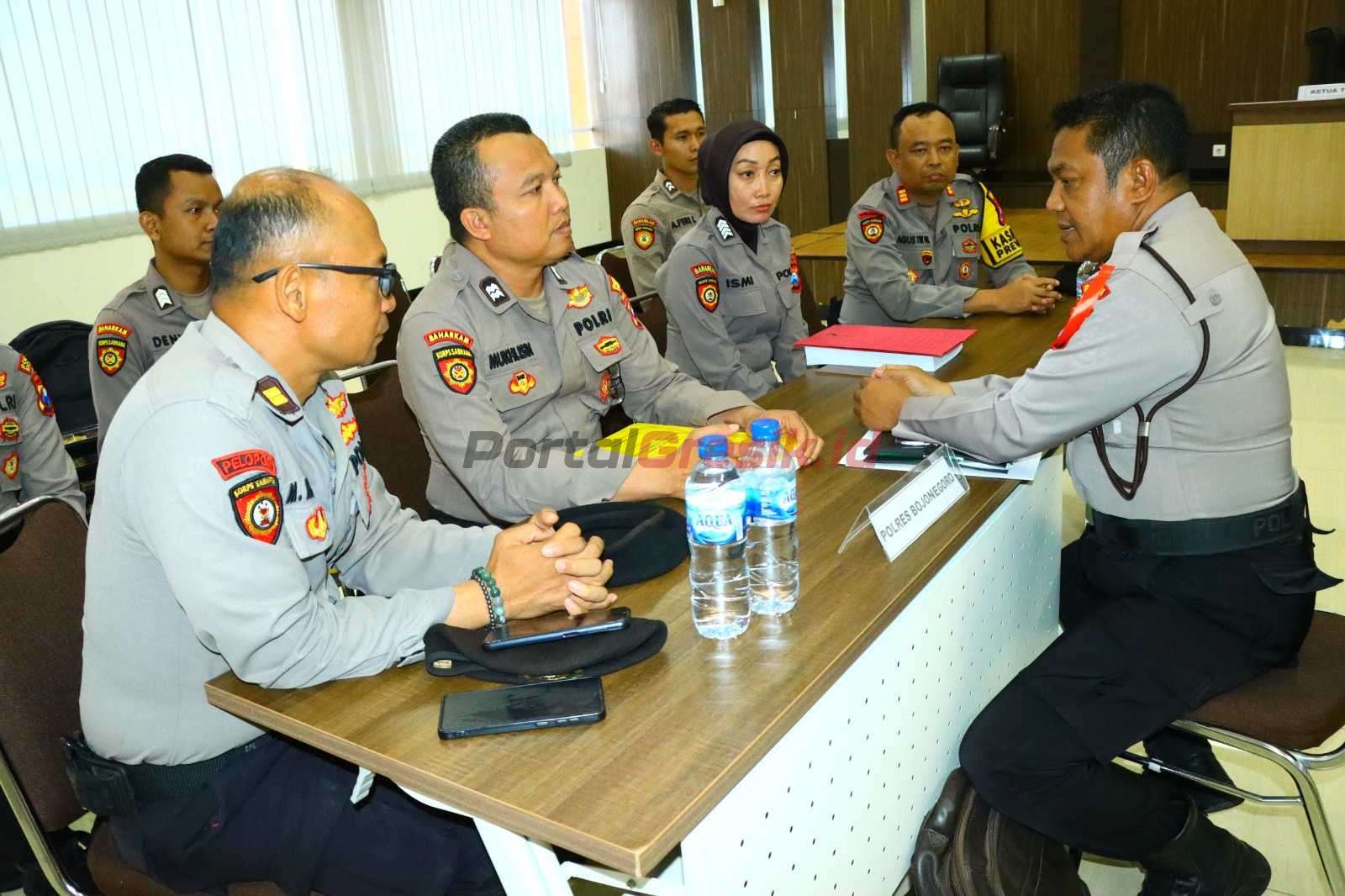 Ditsamapta Polda Jatim saat menggelar supervisi fungsi Samapta di Mapolres Gresik.