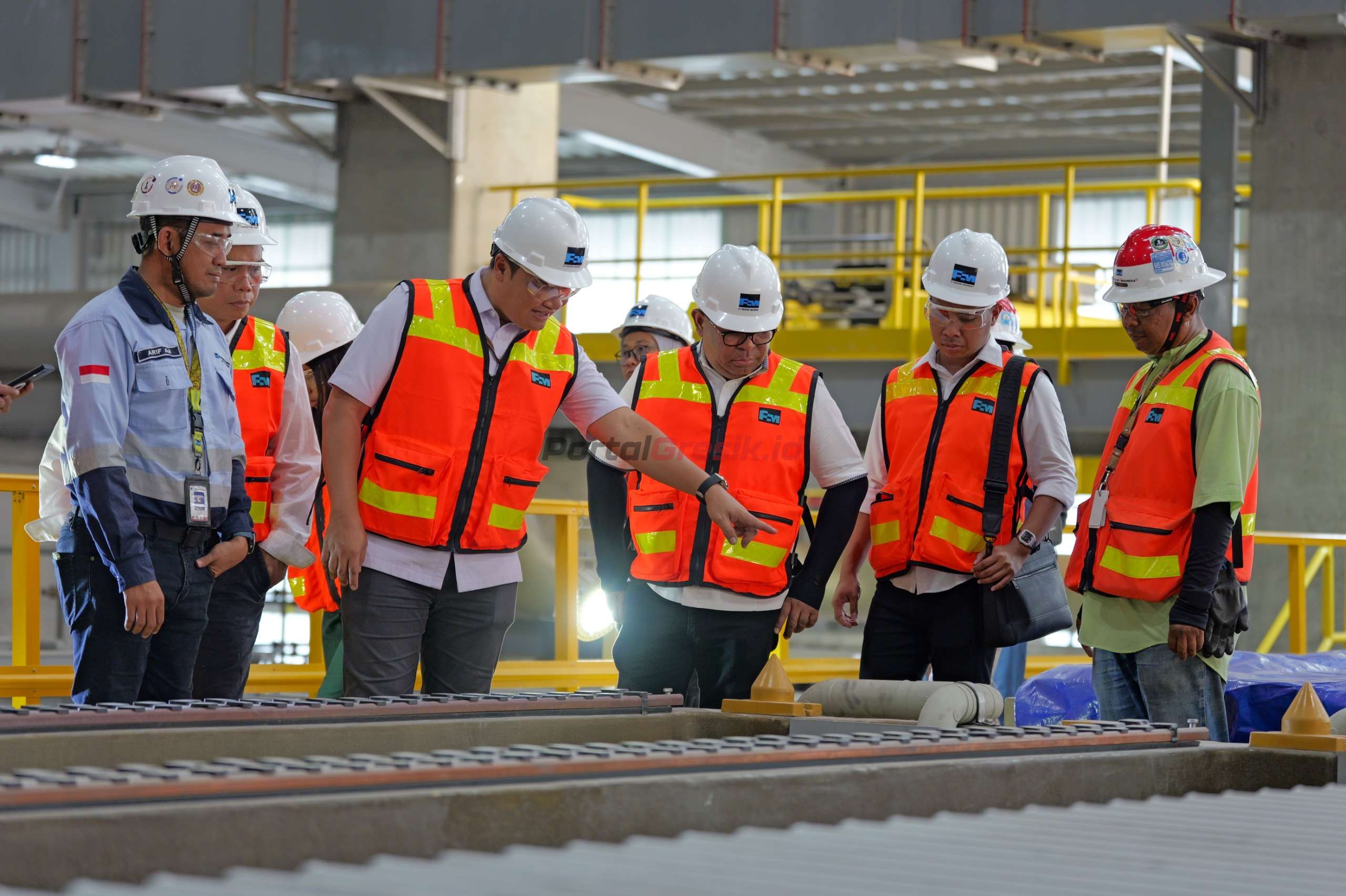 Kantor Staf Presiden meninjau area Electrorefinery Smelter Freeport di Gresik, Senin (02/09/2024).
