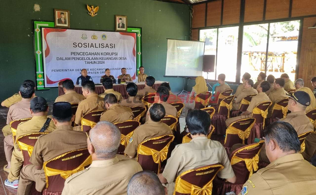 Bimtek Asosiasi Kepala Desa (AKD) Kecamatan Ujungpangkah, Kabupaten Gresik, mengandeng dua instansi aparat penegak hukum (APH) yakni Kejaksaan Negeri Gresik dan Polres Gresik, pada Selasa (03/09/2024).