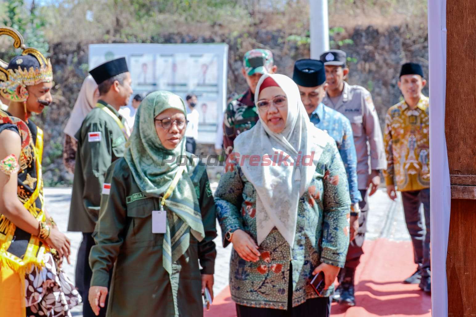 Wakil Bupati Gresik Aminatun Habibah saat menghadiri pelaksanaan Job Fair 2024 SMK Assa'adah Kecamatan Bungah, Kamis (5/9/2024).