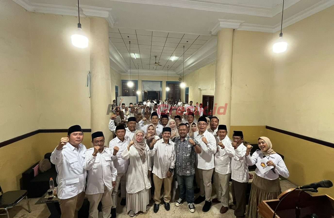 Pasangan Calon Bupati dan Wabup Yani-Alif saat menghadiri Rapat Koordinasi Cabang (Rakorcab) di Posko Kemenangan, Jalan Basuki Rahmat Gresik, Jumat (6/9/2024).