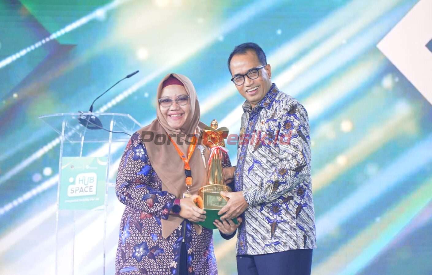 Penghargaan WTN 2024, diberikan langsung oleh Menteri Perhubungan RI Budi Karya Sumadi kepada Wakil Bupati Gresik Aminatun Habibah dalam kegiatan bertajuk Hub Space yang diselenggarakan di Jakarta International Expo Kemayoran, Jakarta Pusat, Sabtu (07/09/2024).