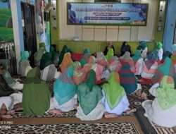 Menyambut Maulid Nabi Muhammad, Komunitas Lansia Karang Werda Syifa’ul Qulub Desa Manyarsidorukun Gelar Sholawatan