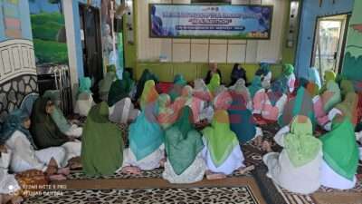 Menyambut Maulid Nabi Muhammad, Komunitas Lansia Karang Werda Syifa’ul Qulub Desa Manyarsidorukun Gelar Sholawatan