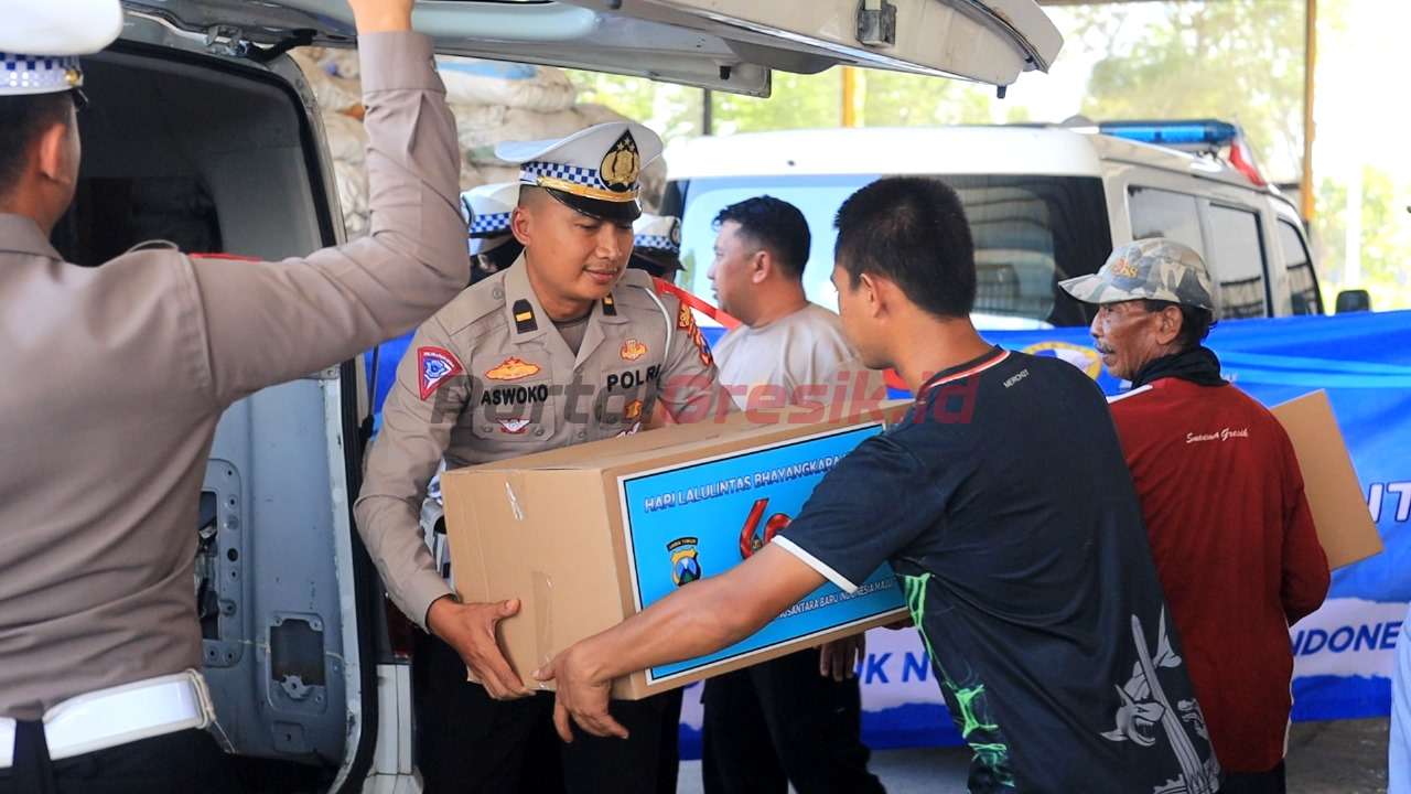 Bakti Sosial Satlantas Polres Gresik peringati HUT ke 69 Korps Lalu Lintas Polri Kamis (12/09/2024).