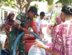 Alami Kekeringan Akibat Kemarau Panjang, BPBD Gresik Distribusikan Air Bersih Kepada Warga Tenggor Balongpanggang