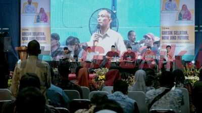 Bupati Gresik Fandi Ahmad Yani saat menghadiri acara Rembug Akur wilayah Gresik Selatan yang diselenggarakan di Menganti, Jumat (13/09/2024).