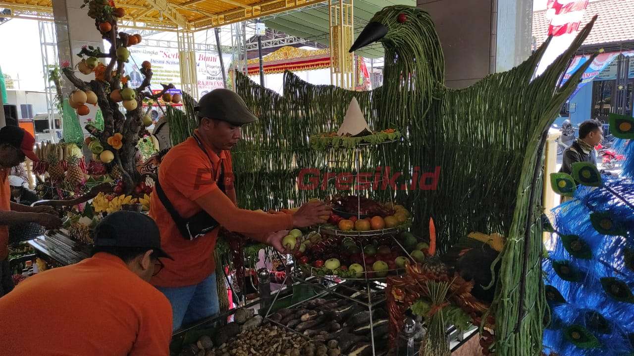 Aneka miniatur tumpeng memeriahkan Sedekah Bumi Dusun/Desa Semampir Kecamatan Cerme-Gresik, Sabtu (14/9/2024).