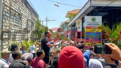 Terima Beras CSR Tidak Layak Konsumsi, Warga Desa Roomo Gresik Geruduk Balai Desa