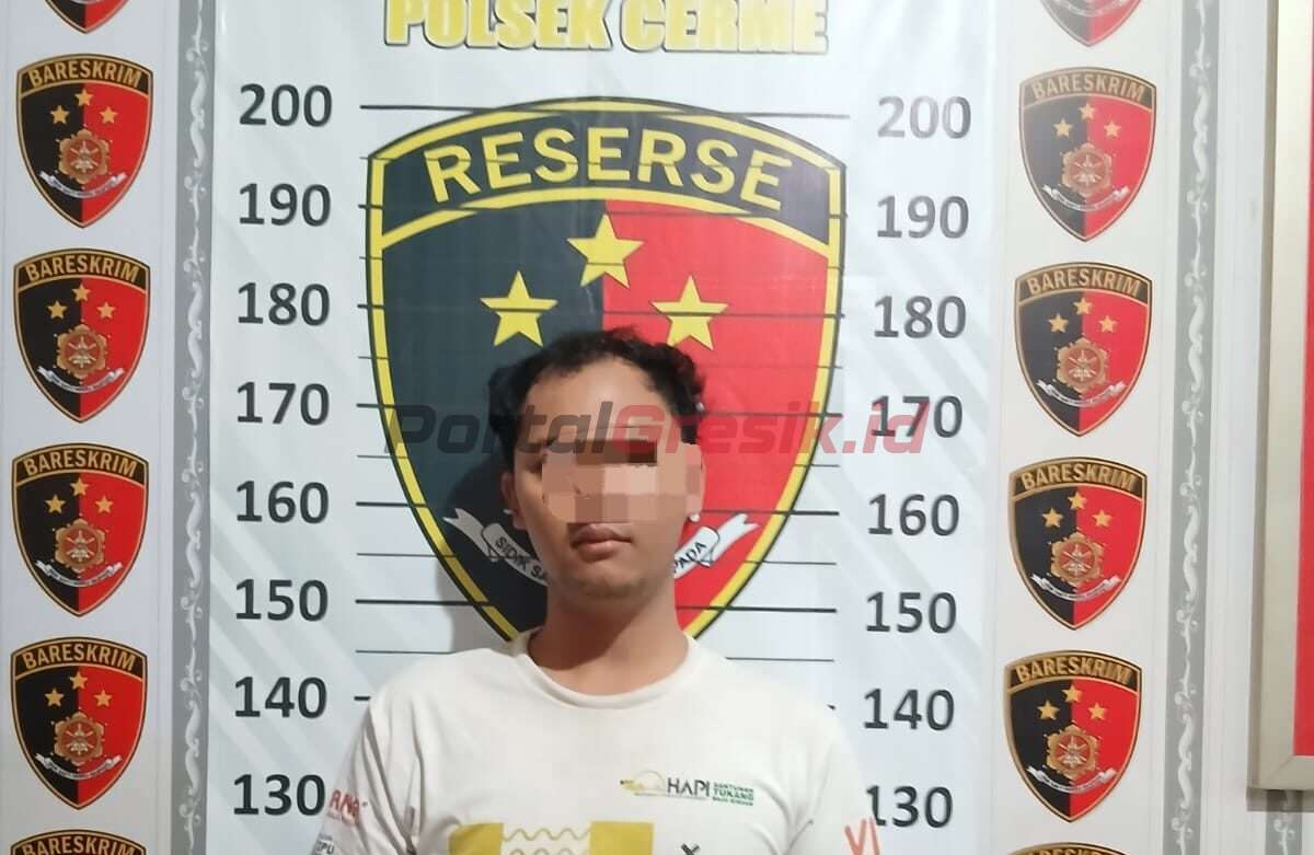 Tersangka MFA 20 tahun, warga Dusun Glintung Desa Kepatihan Kecamatan Menganti Kabupaten Gresik saat diamankan di Polsek Cerme.