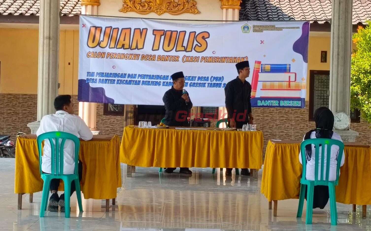 Kegiatan proses seleksi ujian tulis di Aula Desa Banter, Kecamatan Benjeng, Kamis (19/9/2024).