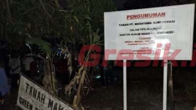 Papan larangan yang dipasang PT Megatama di fasum makam warga Perumahan GBR