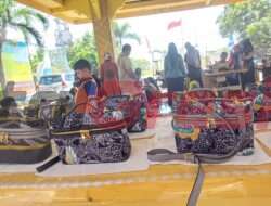 Latih Warga Membuat Tas, Kades Kandangan Berharap Bisa Ciptakan Lapangan Pekerjaan