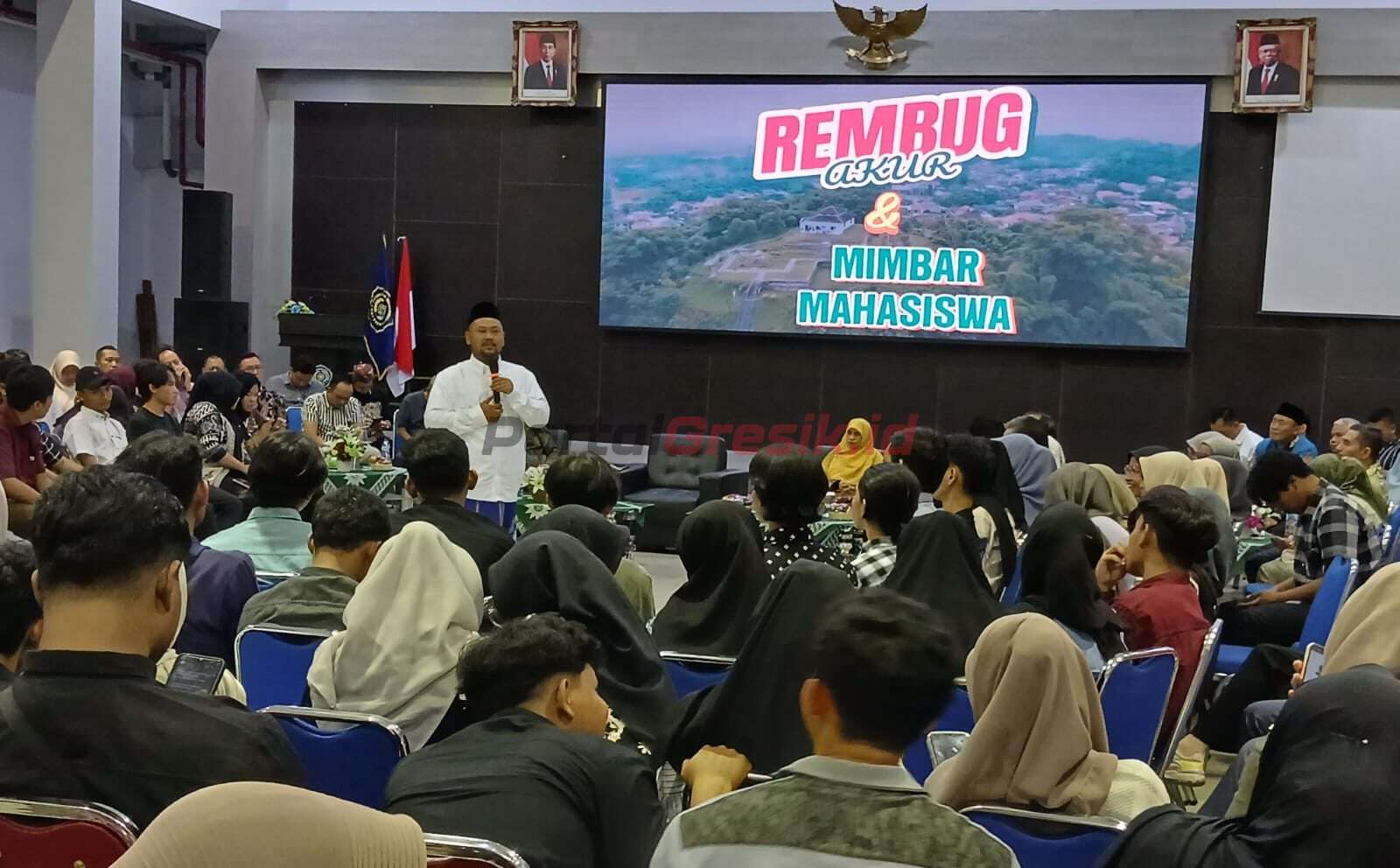 Bupati Gresik Fandi Ahmad Yani saat menghadiri Rembug Akur dan Mimbar Mahasiswa yang digelar di Hall Sang Pencerah, Universuitas Muhammadiyah Gresik, Sabtu (21/9/2024).