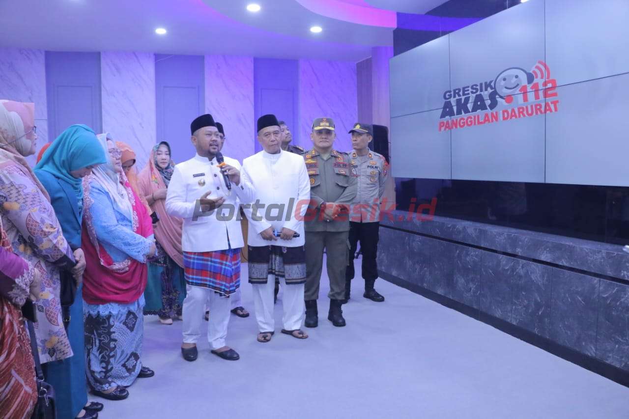 Bupati Gresik Fandi Akhmad Yani meresmikan Ruang Kendali Layanan Kedaruratan (Command Center) di Kantor Bupati Gresik, Senin (23/09/2024).