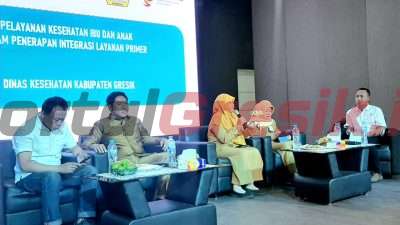 Berkolaborasi dengan Komunitas Wartawan Gresik (KWG), Dinas Kesehatan (Dinkes) Gresik menggelar talkshow bertema “Strategi Penurunan AKI (Angka Kematian Ibu), AKB (Angka Kematian Bayi) dan Stunting” bertempat di Gedung Nasional Indonesia (GNI) Gresik, Senin (30/9/2024).