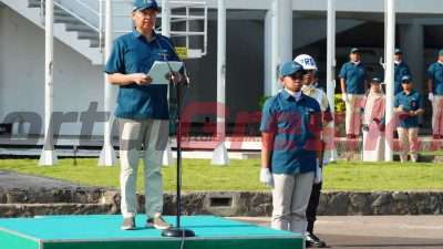 DKU PG, Robby Setiabudi Madjid memberikan sambutan pada Upacara Hari Sumpah Pemuda di GOR Tri Dharma Petrokimia Gresik