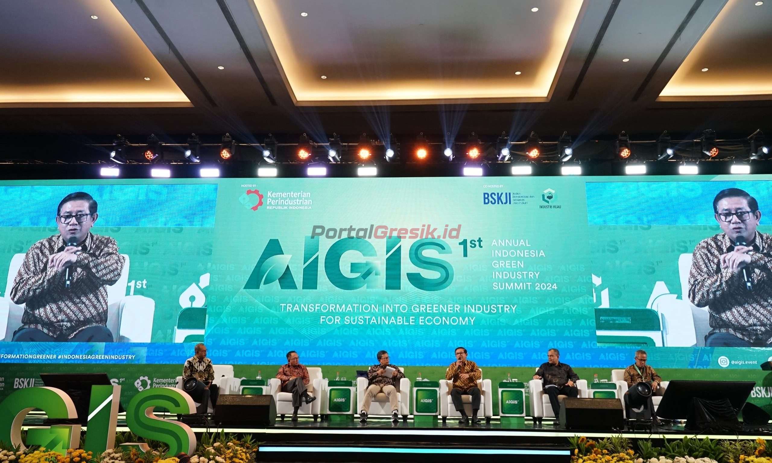 Dirut PG, Dwi Satriyo Annurogo (3 dari kanan) saat memaparkan materi pada talkshow ajang Annual Indonesia Green Industry Summit (AIGIS) 2024 di Jakarta