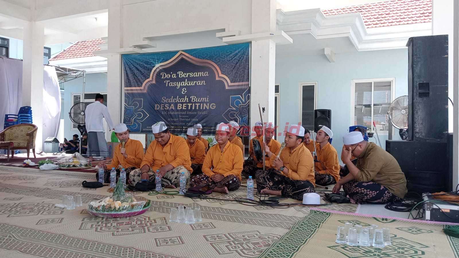 Khotmil Qur'an Kirab Hasil Bumi, Wayang Kulit Sampai Sound Horeq meriahkan Sedekah Bumi Desa Betiting Kecamatan Cerme.
