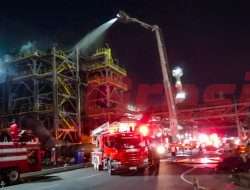 Tangani Kebakaran di Smelter Freeport Gresik, Petrokimia Gresik Gerak Cepat Kiriimkan Mobil Bronto Skylift
