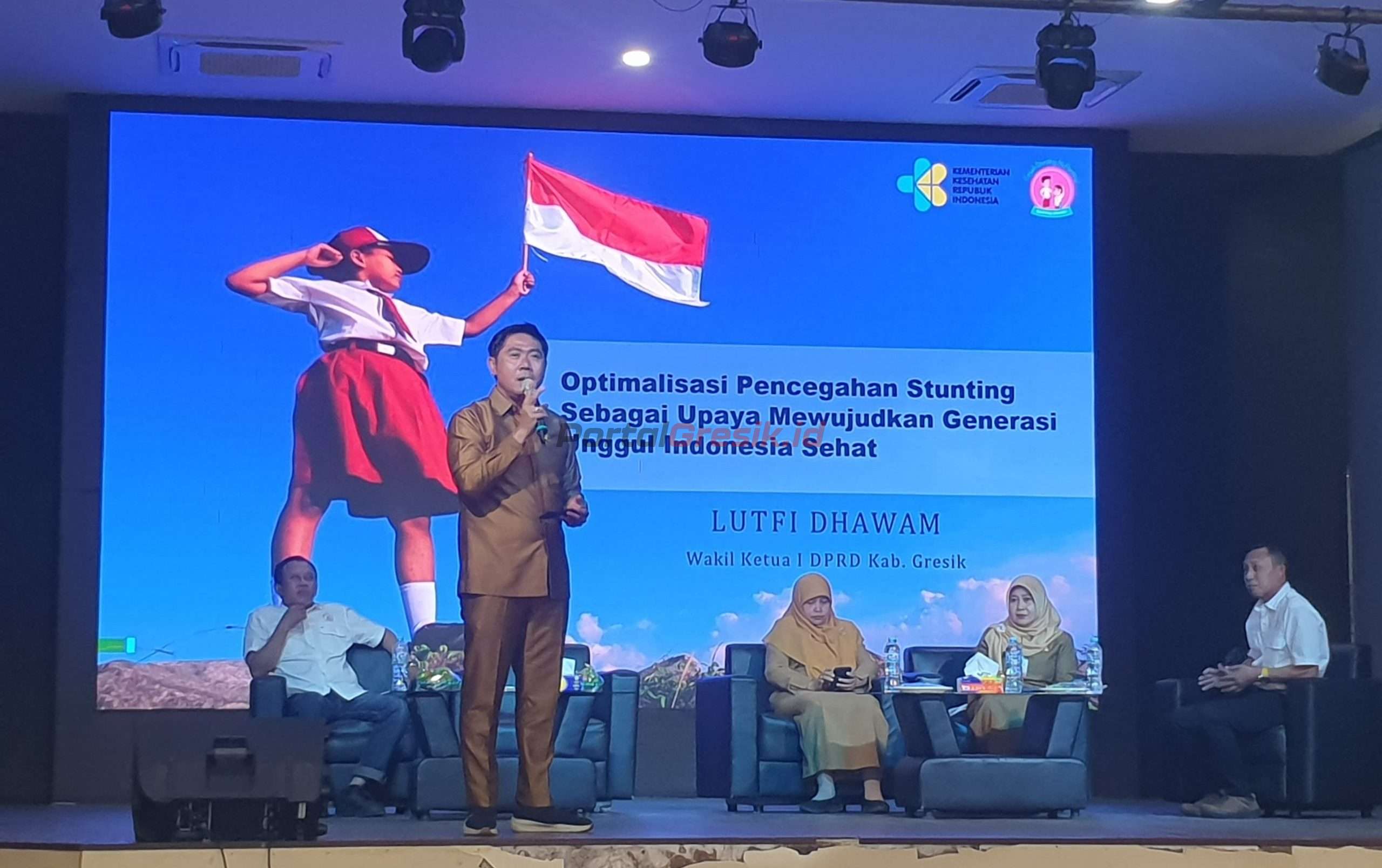 Anggota DPRD Gresik Lutfi Dawam talkshow bertema “Strategi Penurunan AKI (Angka Kematian Ibu), AKB (Angka Kematian Bayi) dan Stunting” bertempat di Gedung Nasional Indonesia (GNI) Gresik, Senin (30/9/2024).