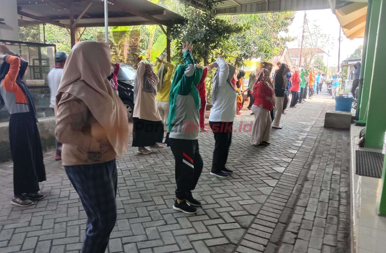 Warga Sidomulyo Semakin Sehat Ikuti Senam SKJ Bareng Perangkat Desa Dan Kecamatan Sidayu