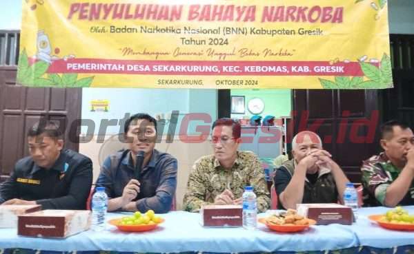 Sosialisasi bahaya narkoba yang di gelar Pemerintah Desa Sekarkurung, Kecamatan Kebomas, Kabupaten Gresik, bekerjasama dengan Badan Narkotika Nasional Gresik, serta Muspika Gresik di Balai Desa setempat, Rabu (9/10/24).