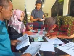 Pemdes Sidojangkung Kucurkan BLT DD Bantuan Uang Tunai per Bulan, Warga Berikan Sambutan Gembira