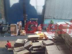 Polres Gresik Kawal Pengiriman Surat Suara Pilkada Serentak 2024 dari Gresik ke Sulawesi Selatan