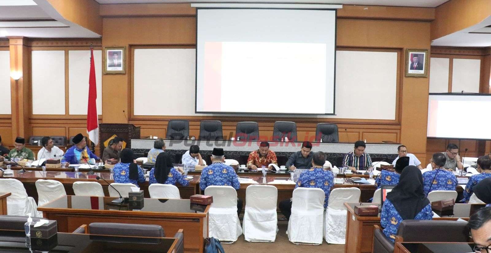 Pembahasan Kebijakan Umum Anggaran (KUA) dan prioritas serta Plafon Anggaran Sementara (PPAS) APBD Kabupaten Gresik.(10/21/24)