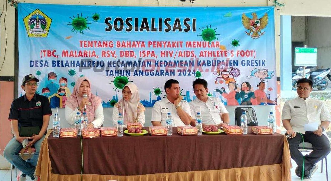 Kegiatan sosialisasi kesehatan tentang bahaya penyakit menular di Balai Desa Belahanrejo, Kecamatan Kedamea Gresik (24/10/2024)