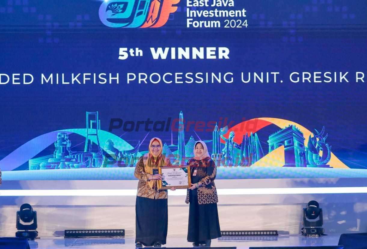 Penghargaan tersebut diterima secara simbolis oleh Plt Bupati Gresik Aminatun Habibah, di Hotel Westin Surabaya, Kamis (24/10/2024).