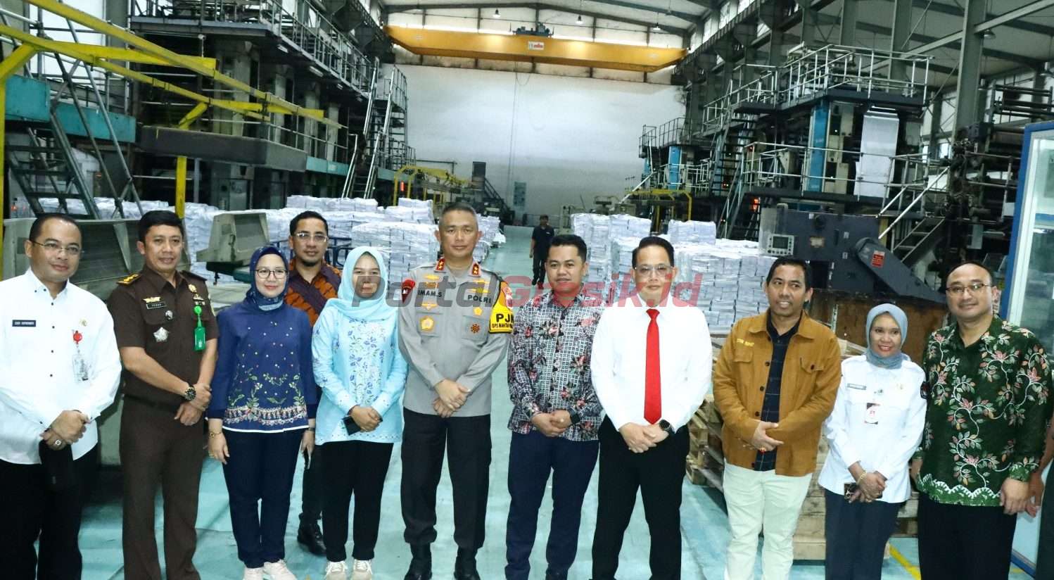 kunjungan Forkopimda Provinsi Jawa Timur ke PT Temprina Media Grafika di Gresik, Kamis(24/10/2024)