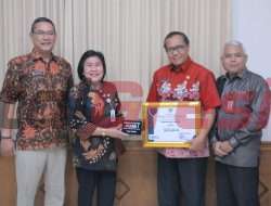 Pemkab Gresik Raih Penghargaan Syariah Award 2024 untuk Kategori Industri Halal dan Inkubasi Usaha Syariah.