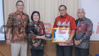 Pemkab Gresik Raih Penghargaan Syariah Award 2024 untuk Kategori Industri Halal dan Inkubasi Usaha Syariah.