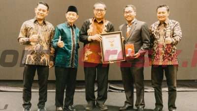 Pionir Perlindungan Perempuan dan Anak Pasca Perceraian, Bupati Gresik Terima Penghargaan dari MA