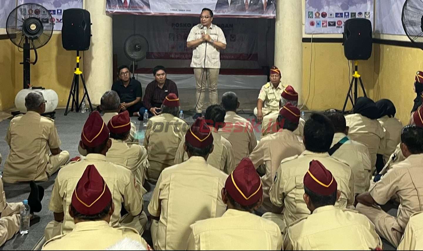 Persatuan Purnawirawan Indonesia Raya (PPIR) saat melakukan konsolidasi dengan Calon Bupati Gresik Asluchul Alif