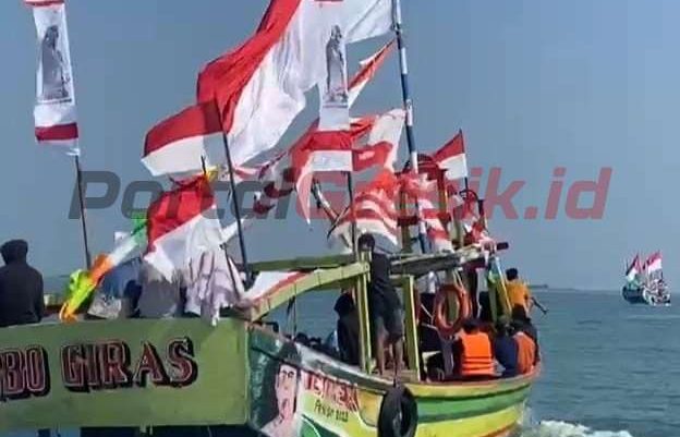 Kegiatan sedekah laut atau petik laut di Desa Campurejo, Kecamatan Panceng, Kabupaten Gresik.